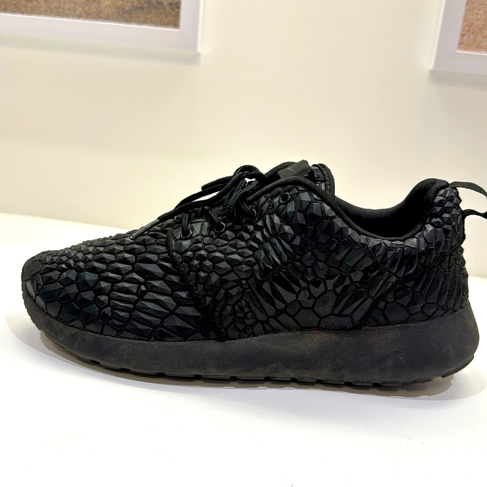 LIMITED EDITION: Black Nike Women’s Sneakers